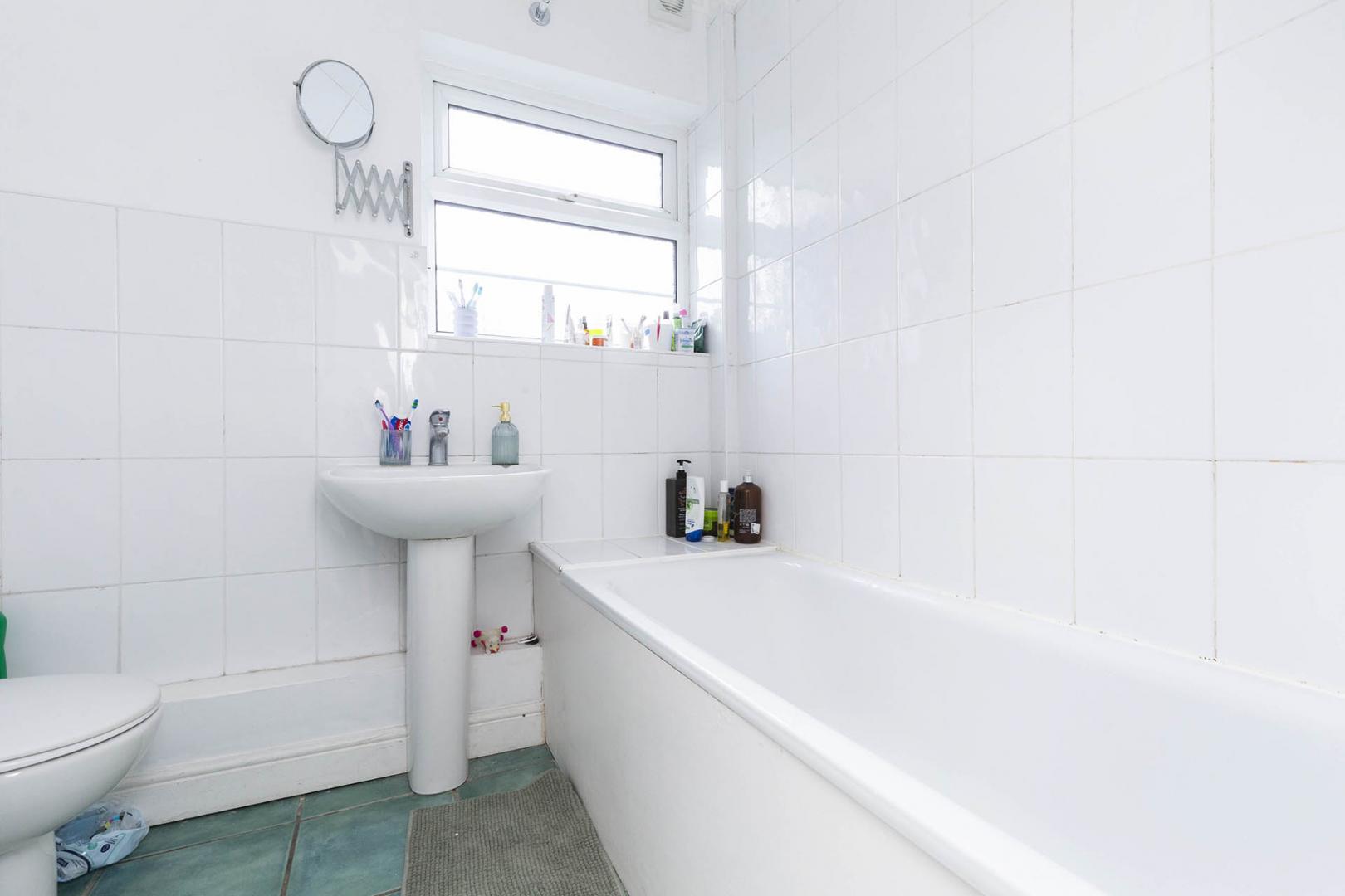 Modern Apartment Oman Avenue, Dollis Hill